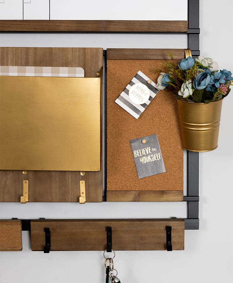 THE SUSAN Wall Organizer