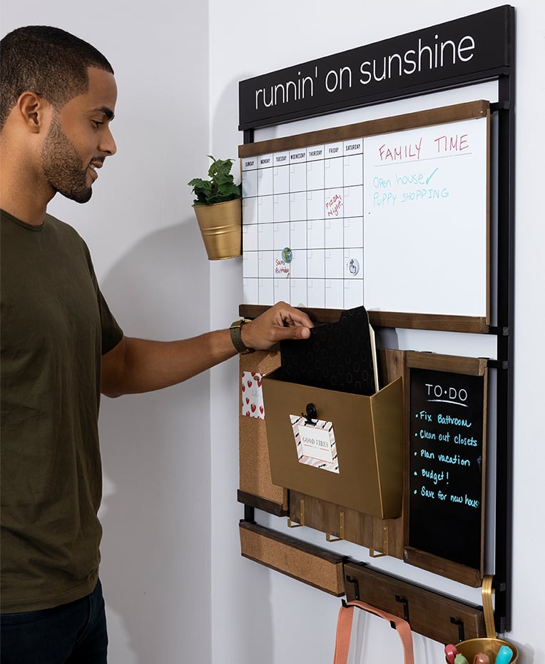 THE SUSAN Wall Organizer